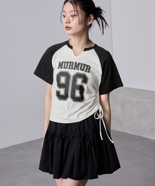 nui nullu(ヌイヌル)の「【nui nullu】サイドシャーリングリボンキーネックナンバリングラグランTシャツ(Tシャツ/カットソー・レディース・ネイビー/チャコールグレー/ブラック/ワイン/サックスブルー・FREE)」の10枚目の写真
