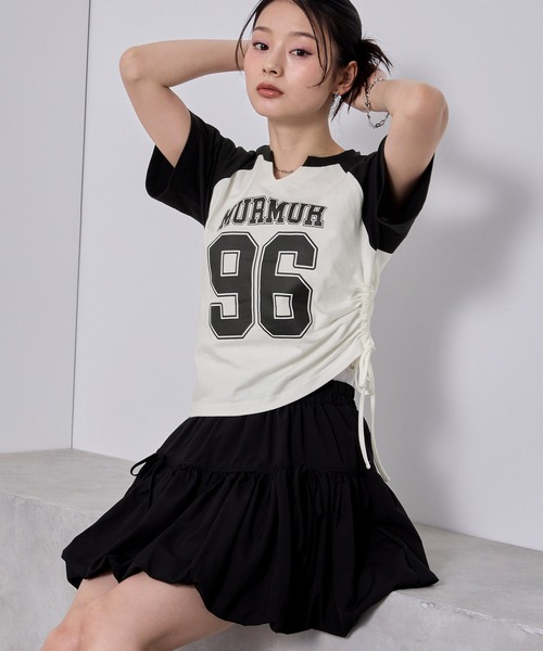 nui nullu(ヌイヌル)の「【nui nullu】サイドシャーリングリボンキーネックナンバリングラグランTシャツ(Tシャツ/カットソー・レディース・ネイビー/チャコールグレー/ブラック/ワイン/サックスブルー・FREE)」の12枚目の写真