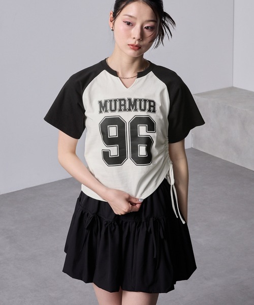 nui nullu(ヌイヌル)の「【nui nullu】サイドシャーリングリボンキーネックナンバリングラグランTシャツ(Tシャツ/カットソー・レディース・ネイビー/チャコールグレー/ブラック/ワイン/サックスブルー・FREE)」の13枚目の写真