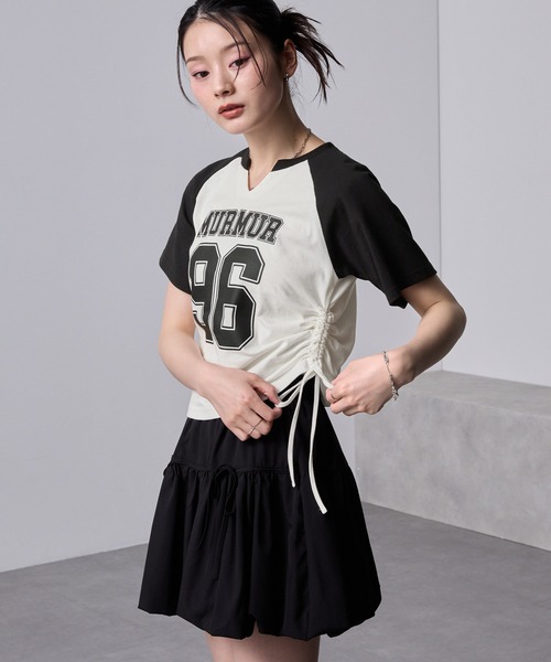 nui nullu(ヌイヌル)の「【nui nullu】サイドシャーリングリボンキーネックナンバリングラグランTシャツ(Tシャツ/カットソー・レディース・ネイビー/チャコールグレー/ブラック/ワイン/サックスブルー・FREE)」の15枚目の写真