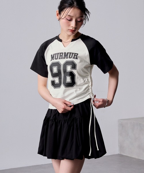 nui nullu(ヌイヌル)の「【nui nullu】サイドシャーリングリボンキーネックナンバリングラグランTシャツ(Tシャツ/カットソー・レディース・ネイビー/チャコールグレー/ブラック/ワイン/サックスブルー・FREE)」の17枚目の写真