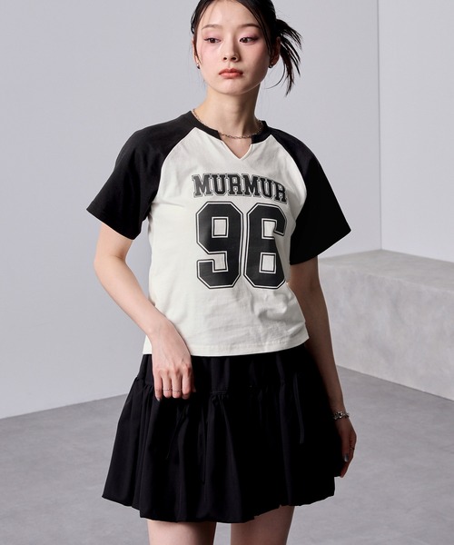 nui nullu(ヌイヌル)の「【nui nullu】サイドシャーリングリボンキーネックナンバリングラグランTシャツ(Tシャツ/カットソー・レディース・ネイビー/チャコールグレー/ブラック/ワイン/サックスブルー・FREE)」の18枚目の写真