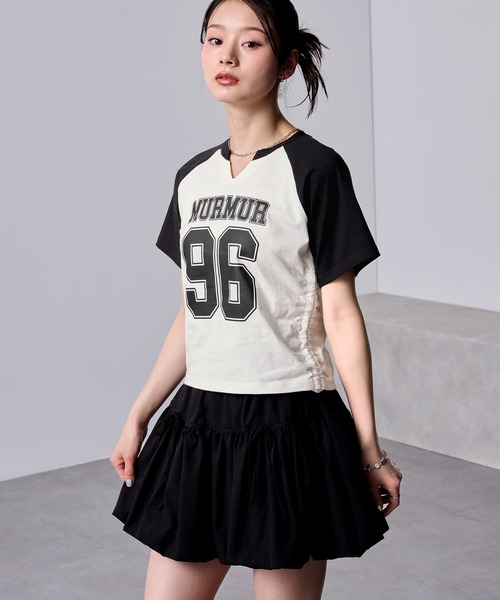 nui nullu(ヌイヌル)の「【nui nullu】サイドシャーリングリボンキーネックナンバリングラグランTシャツ(Tシャツ/カットソー・レディース・ネイビー/チャコールグレー/ブラック/ワイン/サックスブルー・FREE)」の19枚目の写真
