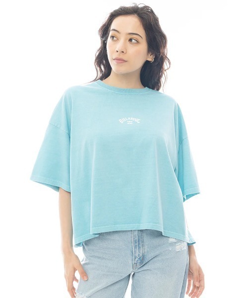 BILLABONG（ビラボン）の「BILLABONG レディース ARCH LOGO PIGMENT WIDE LOOSE CROPPED TEE Tシャツ 【2025年春夏モデル】/ビラボンロゴバックプリントクロップド丈半袖Tシャツ（Tシャツ/カットソー・レディース・ホワイト/オフホワイト/ブルー系その他/オレンジ系その他・MEDIUM）」の12枚目の写真