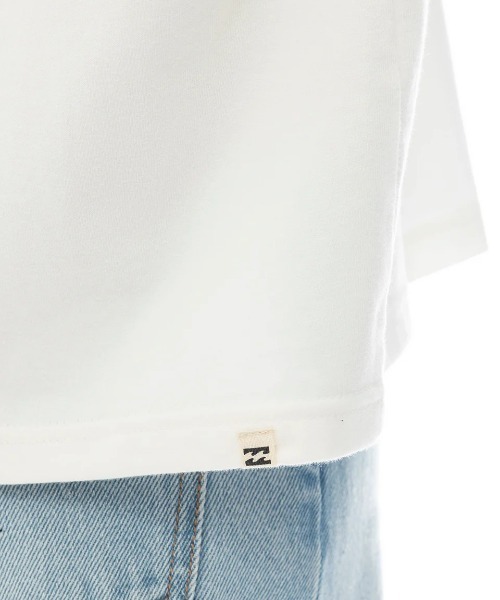 BILLABONG（ビラボン）の「BILLABONG レディース ARCH LOGO PIGMENT WIDE LOOSE CROPPED TEE Tシャツ 【2025年春夏モデル】/ビラボンロゴバックプリントクロップド丈半袖Tシャツ（Tシャツ/カットソー・レディース・ホワイト/オフホワイト/ブルー系その他/オレンジ系その他・MEDIUM）」の17枚目の写真