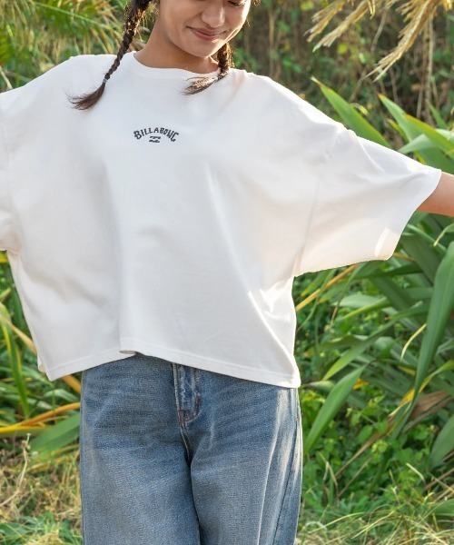 BILLABONG（ビラボン）の「BILLABONG レディース ARCH LOGO PIGMENT WIDE LOOSE CROPPED TEE Tシャツ 【2025年春夏モデル】/ビラボンロゴバックプリントクロップド丈半袖Tシャツ（Tシャツ/カットソー・レディース・ホワイト/オフホワイト/ブルー系その他/オレンジ系その他・MEDIUM）」の19枚目の写真