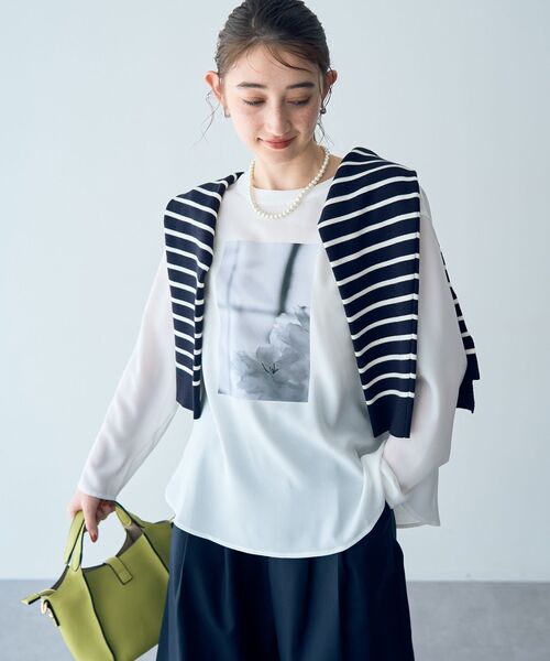 YECCA VECCA(イェッカヴェッカ)の「フォトプリントジョーゼットTee(Tシャツ/カットソー・レディース・ライトグレー/オフホワイト・FREE)」の1枚目の写真