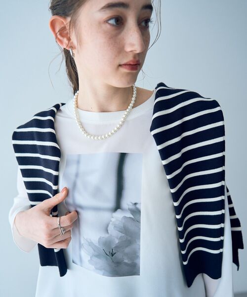 YECCA VECCA(イェッカヴェッカ)の「フォトプリントジョーゼットTee(Tシャツ/カットソー・レディース・ライトグレー/オフホワイト・FREE)」の4枚目の写真