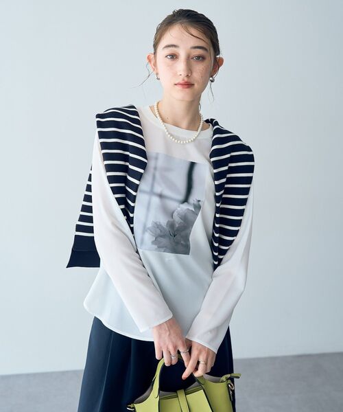 YECCA VECCA(イェッカヴェッカ)の「フォトプリントジョーゼットTee(Tシャツ/カットソー・レディース・ライトグレー/オフホワイト・FREE)」の5枚目の写真