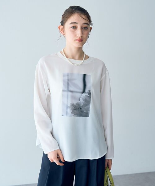 YECCA VECCA(イェッカヴェッカ)の「フォトプリントジョーゼットTee(Tシャツ/カットソー・レディース・ライトグレー/オフホワイト・FREE)」の6枚目の写真