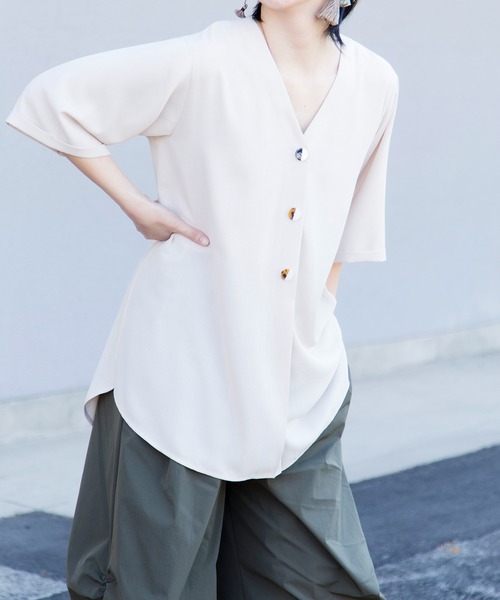 OSMOSIS(オズモーシス)の「【WEB限定アイテム】バックタックブラウス(シャツ/ブラウス・レディース・アイボリー/ブラック・ONE SIZE)」の1枚目の写真