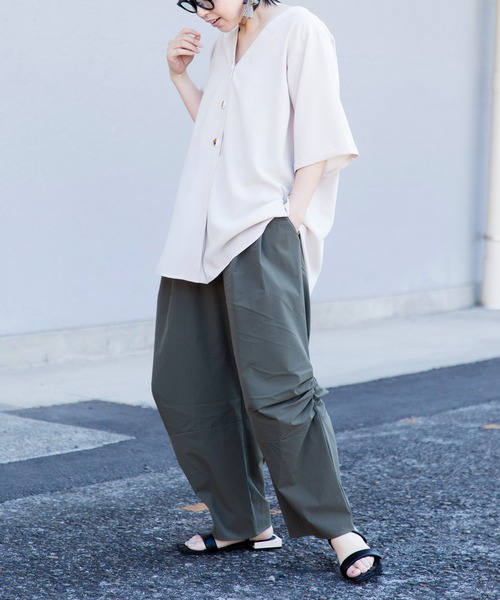 OSMOSIS(オズモーシス)の「【WEB限定アイテム】バックタックブラウス(シャツ/ブラウス・レディース・アイボリー/ブラック・ONE SIZE)」の5枚目の写真