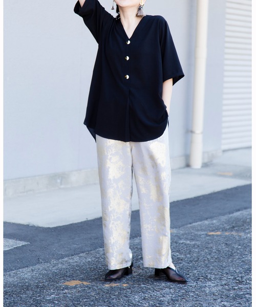 OSMOSIS(オズモーシス)の「【WEB限定アイテム】バックタックブラウス(シャツ/ブラウス・レディース・アイボリー/ブラック・ONE SIZE)」の14枚目の写真