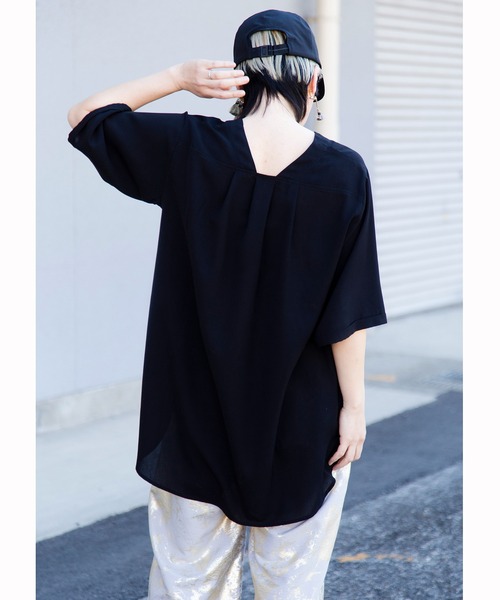 OSMOSIS(オズモーシス)の「【WEB限定アイテム】バックタックブラウス(シャツ/ブラウス・レディース・アイボリー/ブラック・ONE SIZE)」の21枚目の写真