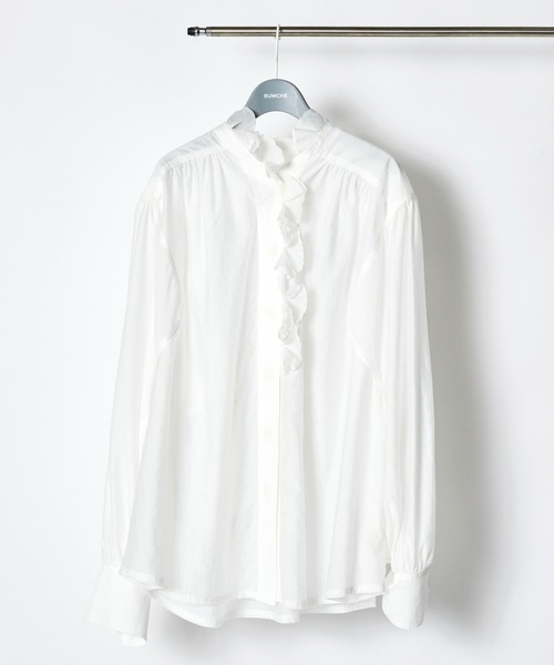 RUMCHE(ラムシェ)の「Half Moon Ruffle Blouse / ハーフムーンラッフルブラウス(シャツ/ブラウス・レディース・ホワイト/ブラック・FREE)」の1枚目の写真