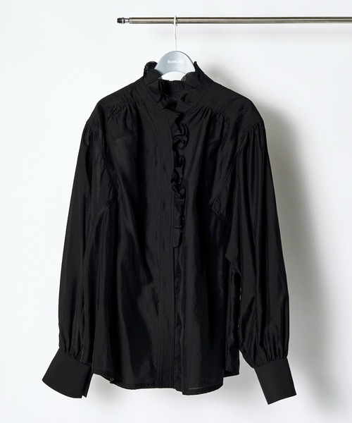 RUMCHE(ラムシェ)の「Half Moon Ruffle Blouse / ハーフムーンラッフルブラウス(シャツ/ブラウス・レディース・ホワイト/ブラック・FREE)」の2枚目の写真