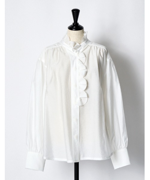 RUMCHE(ラムシェ)の「Half Moon Ruffle Blouse / ハーフムーンラッフルブラウス(シャツ/ブラウス・レディース・ホワイト/ブラック・FREE)」の6枚目の写真