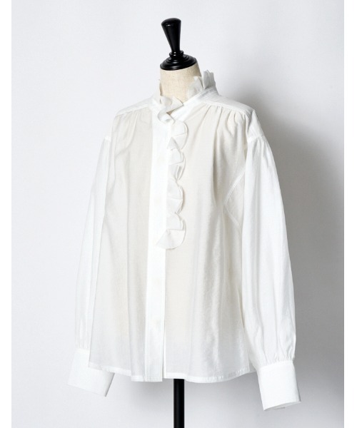 RUMCHE(ラムシェ)の「Half Moon Ruffle Blouse / ハーフムーンラッフルブラウス(シャツ/ブラウス・レディース・ホワイト/ブラック・FREE)」の7枚目の写真