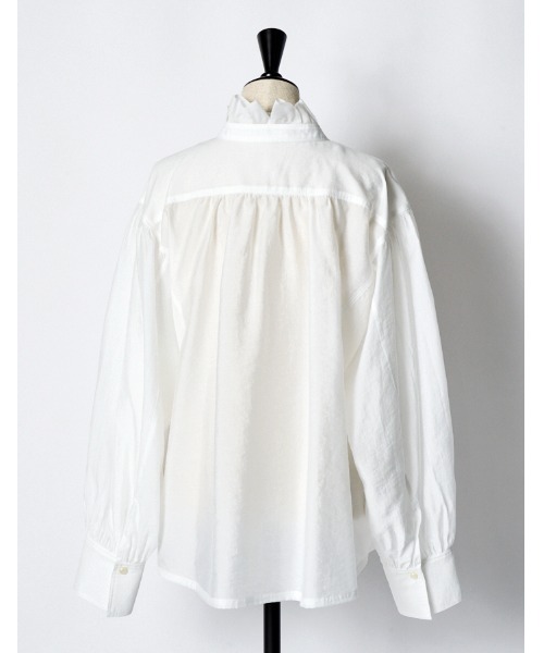 RUMCHE(ラムシェ)の「Half Moon Ruffle Blouse / ハーフムーンラッフルブラウス(シャツ/ブラウス・レディース・ホワイト/ブラック・FREE)」の8枚目の写真