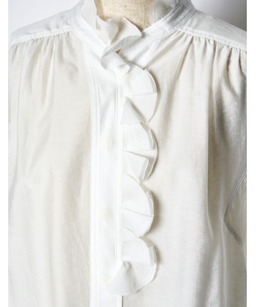 RUMCHE(ラムシェ)の「Half Moon Ruffle Blouse / ハーフムーンラッフルブラウス(シャツ/ブラウス・レディース・ホワイト/ブラック・FREE)」の10枚目の写真