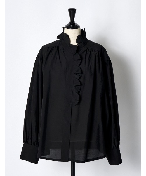 RUMCHE(ラムシェ)の「Half Moon Ruffle Blouse / ハーフムーンラッフルブラウス(シャツ/ブラウス・レディース・ホワイト/ブラック・FREE)」の13枚目の写真