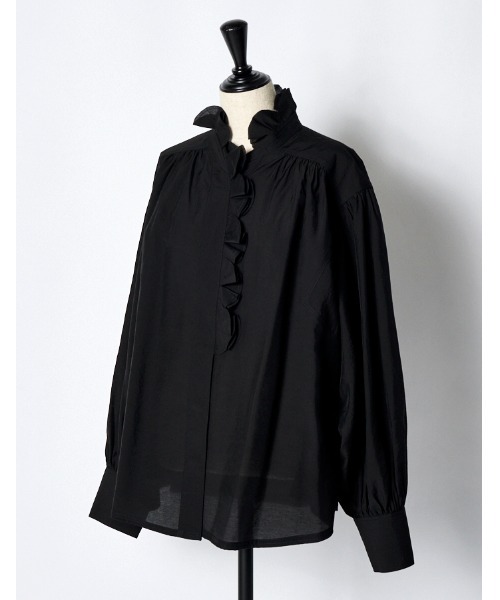 RUMCHE(ラムシェ)の「Half Moon Ruffle Blouse / ハーフムーンラッフルブラウス(シャツ/ブラウス・レディース・ホワイト/ブラック・FREE)」の14枚目の写真