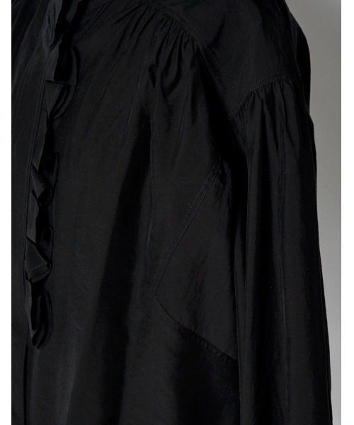 RUMCHE(ラムシェ)の「Half Moon Ruffle Blouse / ハーフムーンラッフルブラウス(シャツ/ブラウス・レディース・ホワイト/ブラック・FREE)」の18枚目の写真