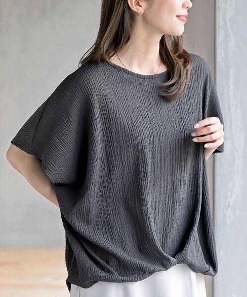 rps（アールピーエス）の「シャーリングドビー裾タックドルマンプルオーバー（その他トップス・レディース・チャコールグレー/ブラック/アイボリー・フリー）」の3枚目の写真
