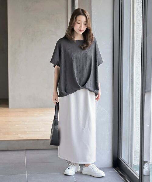 rps（アールピーエス）の「シャーリングドビー裾タックドルマンプルオーバー（その他トップス・レディース・チャコールグレー/ブラック/アイボリー・フリー）」の4枚目の写真