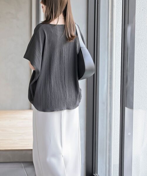 rps（アールピーエス）の「シャーリングドビー裾タックドルマンプルオーバー（その他トップス・レディース・チャコールグレー/ブラック/アイボリー・フリー）」の6枚目の写真