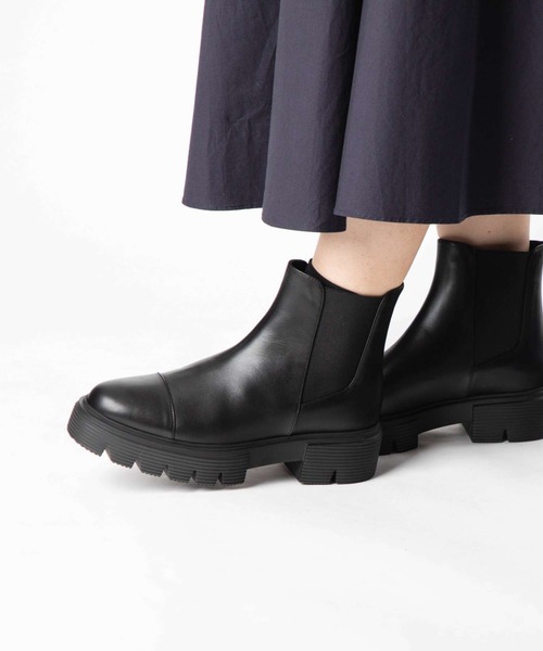 STUART WEITZMAN（スチュアートワイツマン）の「STUART WEITZMAN NOLITA CHELSEA BOOTIE スチュアート・ワイツマン ノリータ チェルシー サイドゴア ブーツ（ブーツ・レディース・ブラック・36.5/37/37.5/36/35/38.5/38/35.5）」の4枚目の写真