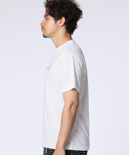 Psycho Bunny（サイコバニー）の「[WEB限定]365 UVドライ ラッシュガード（Tシャツ/カットソー・メンズ・ブラック/チャコールグレー/ホワイト・MEDIUM/LARGE/X-LARGE）」の16枚目の写真