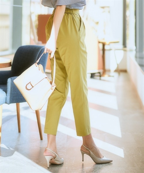 7days Life Styling(セブンデイズライフスタイリング)の「【接触冷感/UVカット】ドライタッチストレッチテーパードパンツ(スラックス・レディース・イエロー/ベージュ/ブラック・S/M/L/LL/3L)」の15枚目の写真