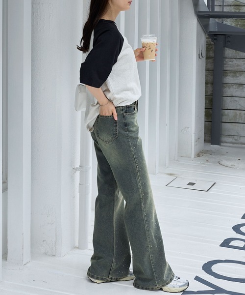 MONO-MART（モノマート）の「ラインストーンヴィンテージライクフレアデニムパンツ（デニムパンツ・レディース・サックスブルー/ブラック/ライトインディゴブルー/グレー・S/M/L）」の12枚目の写真