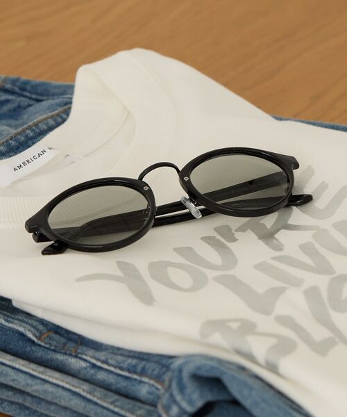 AMERICAN HOLIC（アメリカンホリック）の「コンビボストングラス（調光・偏光レンズ）（サングラス・レディース・ベージュ/ブラック・FREE）」の8枚目の写真