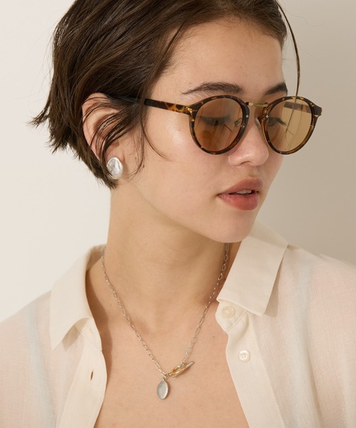 AMERICAN HOLIC（アメリカンホリック）の「コンビボストングラス（調光・偏光レンズ）（サングラス・レディース・ベージュ/ブラック・FREE）」の2枚目の写真