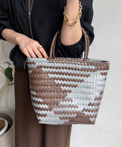 DouDou(ドゥドゥ)の「マルシェバッグ(ショルダーバッグ・レディース・ブラウン/ブラック・FREE)」の6枚目の写真