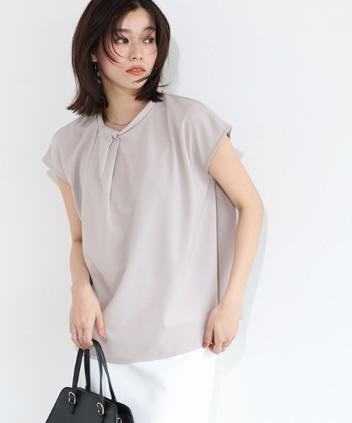 Pierrot(ピエロ)の「【接触冷感/UV/ウォッシャブル】タイ風フレンチスリーブTブラウス(シャツ/ブラウス・レディース・ブラック/グレー/オフホワイト/ブルー/ネイビー・M/L)」の3枚目の写真