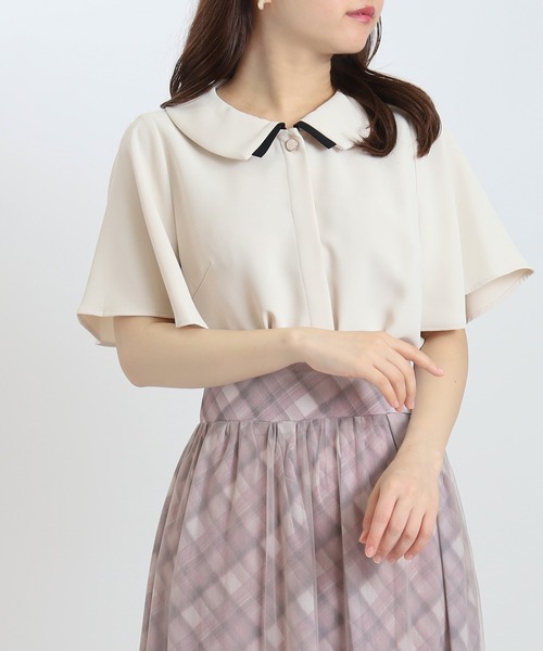 ASTORIA ODIER(アストリアオディール)の「衿配色ブラウス(シャツ/ブラウス・レディース・ベージュ/ラベンダー/ホワイト・MEDIUM)」の1枚目の写真