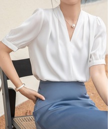 BLANC FICELLE（ブランフィセル）の「プリーツ　Vネック　シャツ（シャツ/ブラウス）」