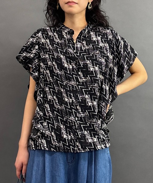 NICOLE white(ニコルホワイト)の「フリル袖の柄シャツ(シャツ/ブラウス・レディース・ネイビー系/ベージュ系/グレー系/ブラック系・FREE)」の2枚目の写真