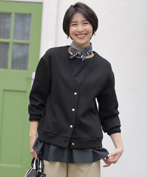J.PRESS（ジェイプレス）の「ジャージー Vネック カーディガン（カーディガン/ボレロ・レディース・ブラック系/ダルブルー系/ベージュ系・LARGE/MEDIUM）」の2枚目の写真