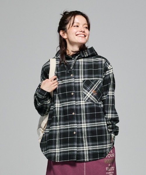 KRIFF MAYER Lady's Collection（クリフメイヤーレディースコレクション）の「【綿100％】ビエラフードシャツ（シャツ/ブラウス・レディース・カラフル/チャコール/その他5/ナチュラル/レッド/オリーブ・MEDIUM/LARGE）」の3枚目の写真