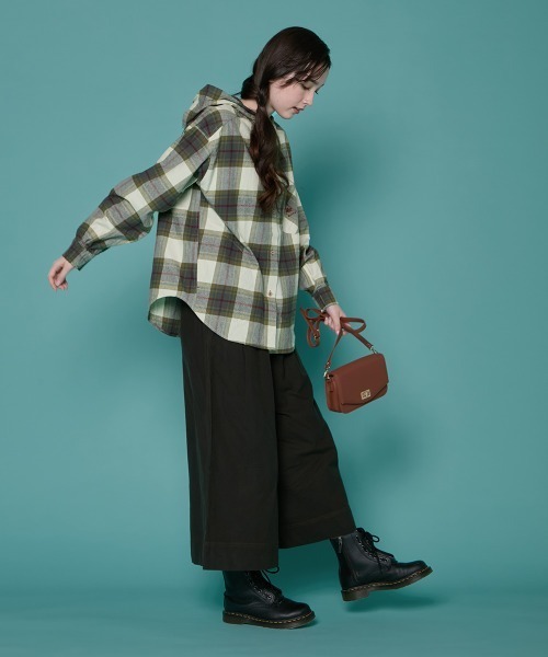 KRIFF MAYER Lady's Collection（クリフメイヤーレディースコレクション）の「【綿100％】ビエラフードシャツ（シャツ/ブラウス・レディース・カラフル/チャコール/その他5/ナチュラル/レッド/オリーブ・MEDIUM/LARGE）」の12枚目の写真