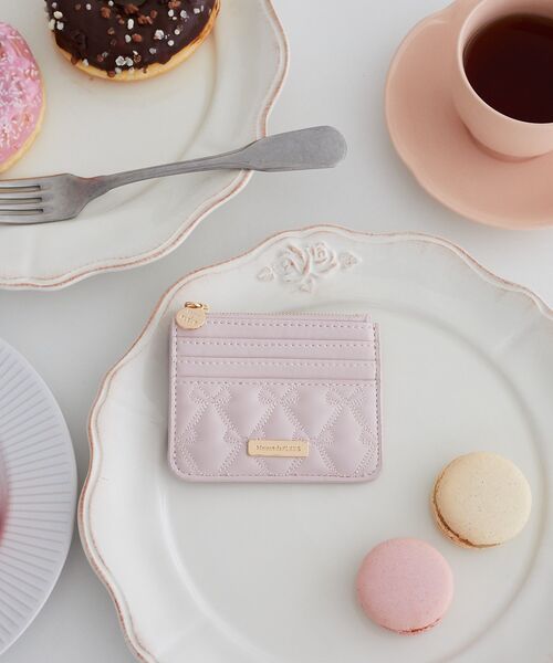 Maison de FLEUR(メゾンドフルール)の「リボンキルティングフラグメントケース(パスケース・レディース・ブラック/ピンク・FREE)」の1枚目の写真