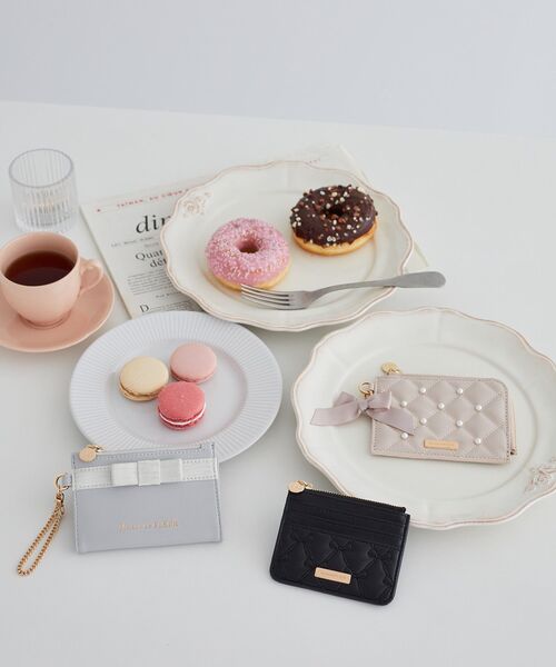 Maison de FLEUR(メゾンドフルール)の「リボンキルティングフラグメントケース(パスケース・レディース・ブラック/ピンク・FREE)」の4枚目の写真