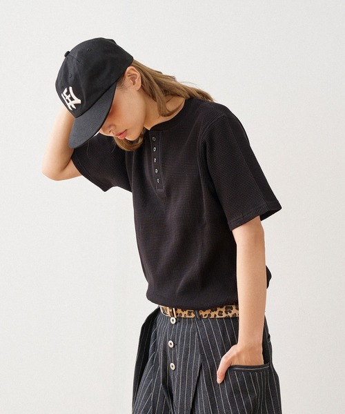 WISH FOR EVER(ウィッシュフォーエバー)の「DRAW CODE 5 BUTTON HENRY NECK THERMAL T-SHIRT / ドローコード5ボタンヘンリーネックサーマルTシャツ(Tシャツ/カットソー・メンズ・グレー/ワインレッド/ブラック/ネイビー・SMALL/MEDIUM/LARGE)」の15枚目の写真