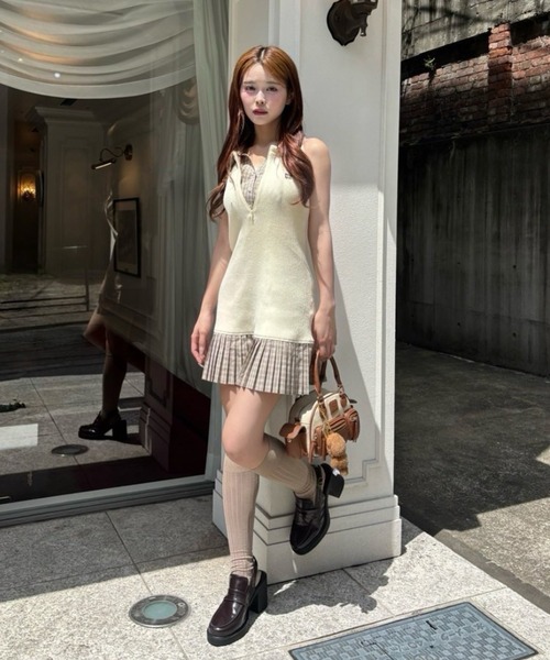 one after another NICE CLAUP（ワンアフターアナザーナイスクラップ）の「【Nono企画】ドッキングプリーツノースリワンピース（ワンピース・レディース・ネイビー/ブラック/アイボリー・SMALL/MEDIUM）」の11枚目の写真
