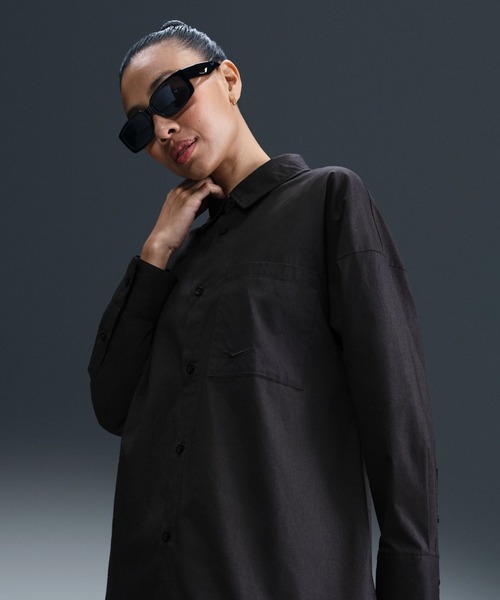 NIKE（ナイキ）の「ナイキ NSW CHLL PPLN BTN L/S トップ NIKE（シャツ/ブラウス・レディース・ネイビー/パープル/ブラック・M/L）」の2枚目の写真