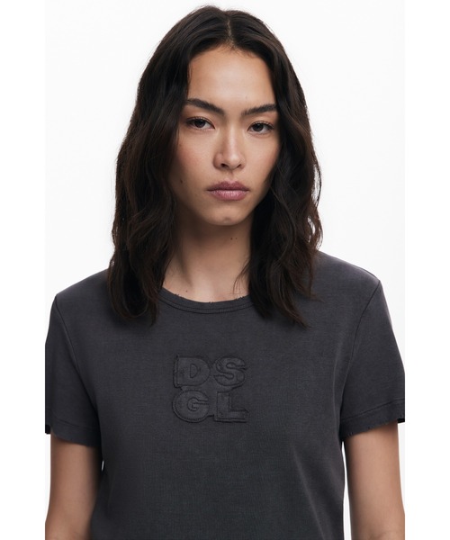 Desigual(デシグアル)の「リップス入りロゴTシャツ(Tシャツ/カットソー・レディース・ブラック・XL/L/M/S/XS)」の4枚目の写真